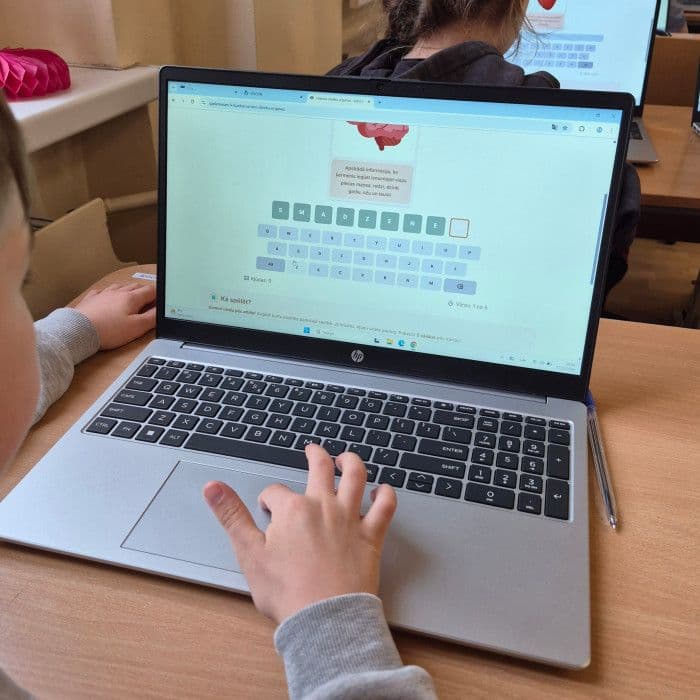 Skolēni izmanto spelemacies.lv interaktīvos materiālus